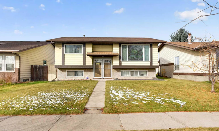 1051 Abbeydale Drive NE