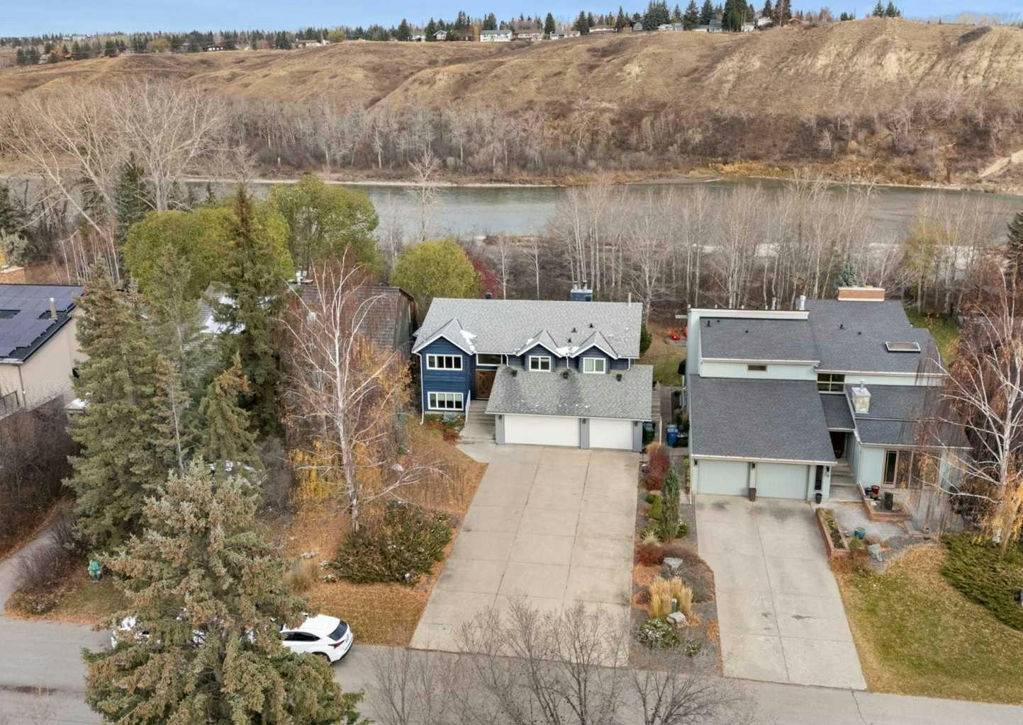 32 Bow Village Crescent NW, Calgary, AB, T3B 4X2