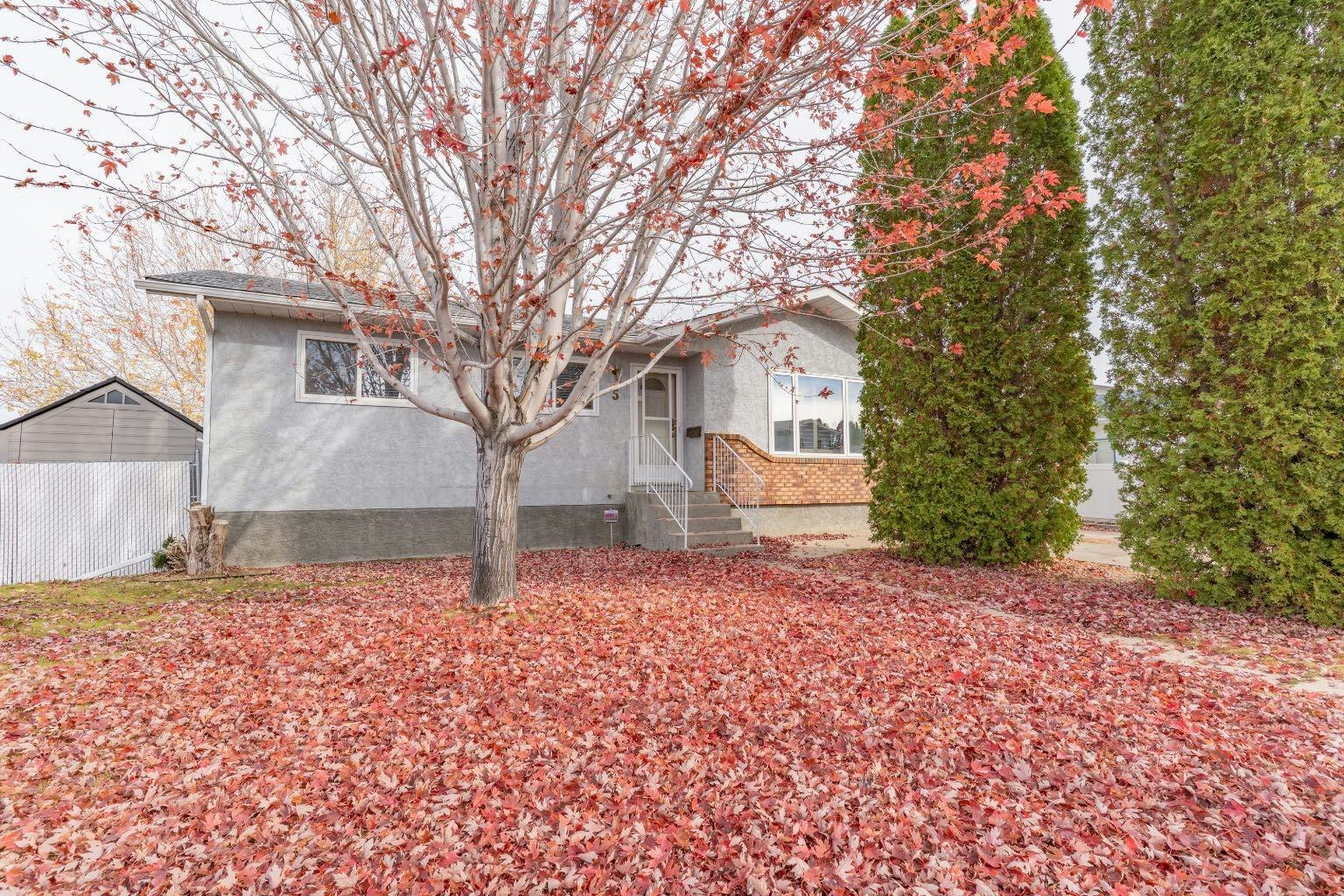 5 Stapeford Crescent SE, Medicine Hat, AB, T1B 3Z1