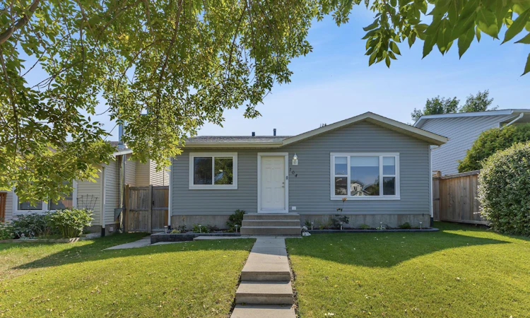 104 Macewan Park Road NW