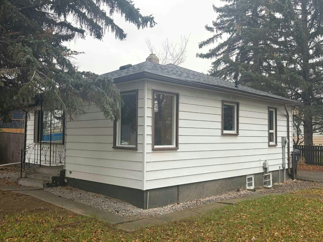 1264 4 Avenue N, Lethbridge, AB, T1H 0L1