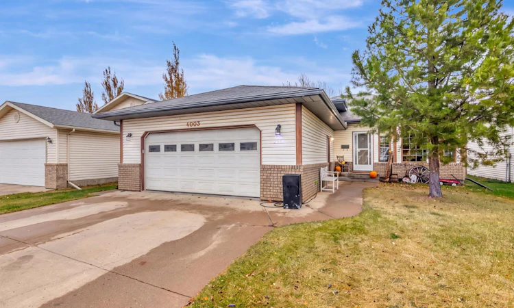 4003 59 Avenue Close