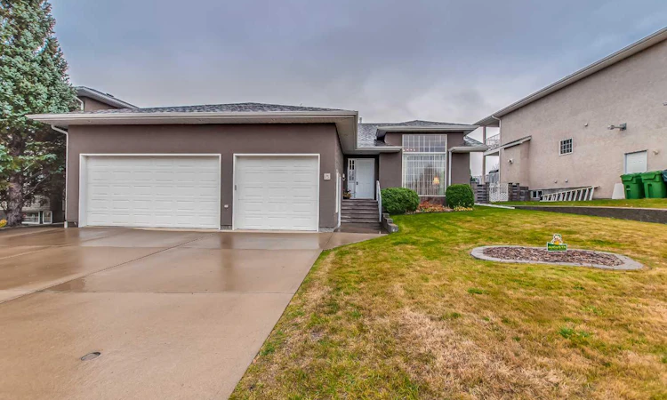 15 Parish Way NE