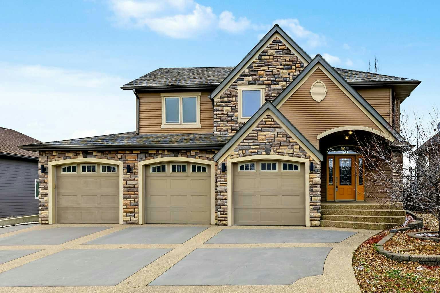 607 West Highland Crescent, Carstairs, AB, T0M 0N0
