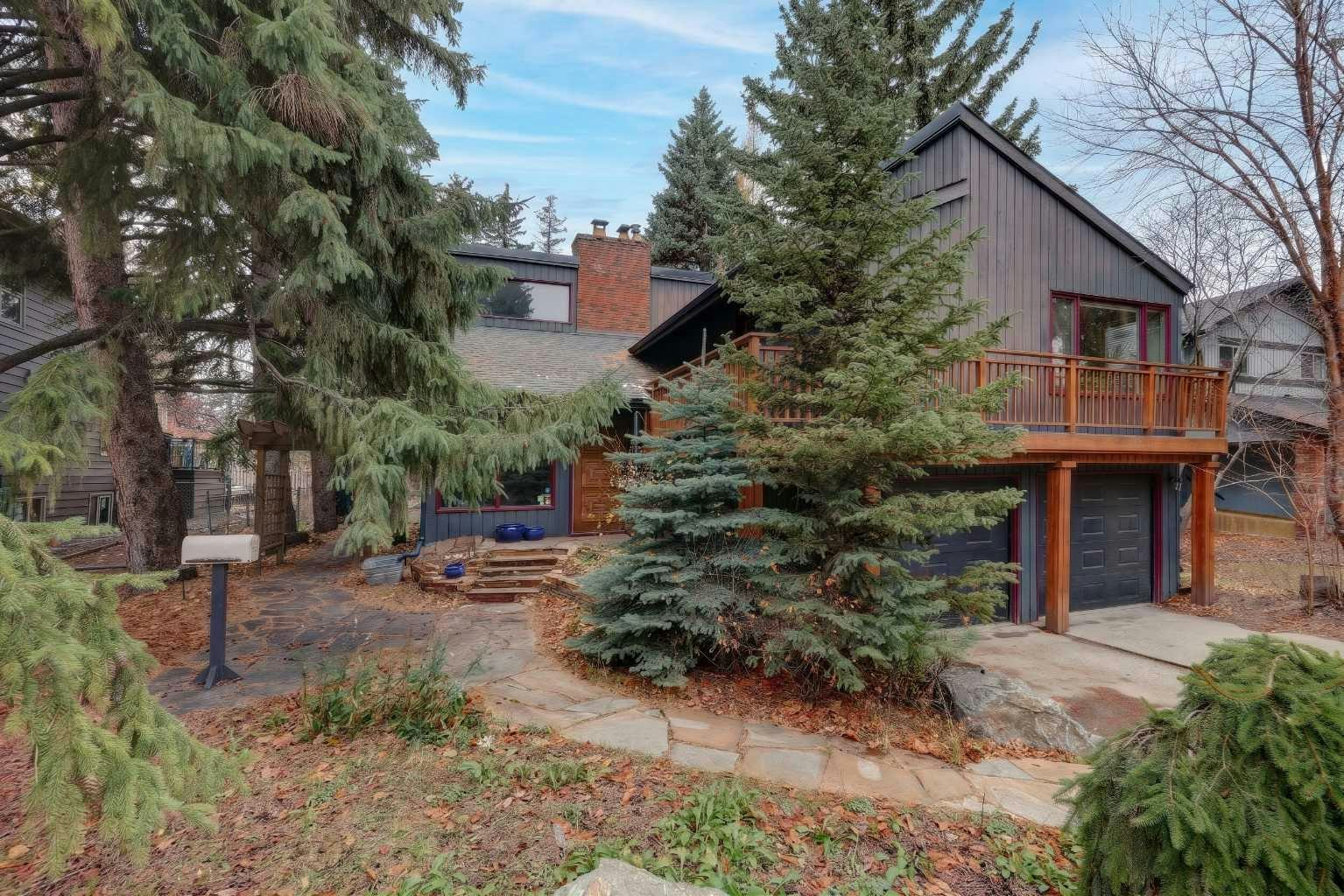216 Pump Hill Gardens SW, Calgary, AB, T2V 4M6