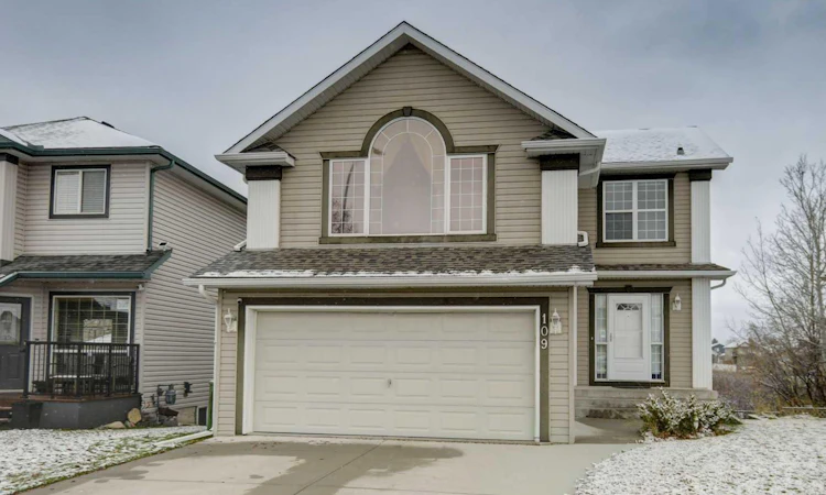 109 Bridlecreek Green SW