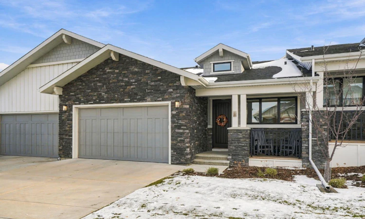 42 Crestridge Bay SW