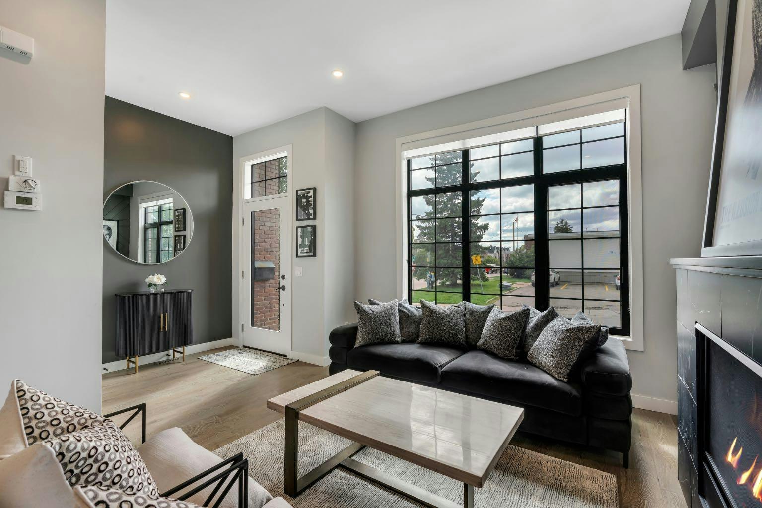 2106 49 Avenue SW, Calgary, AB, T2T 1A6