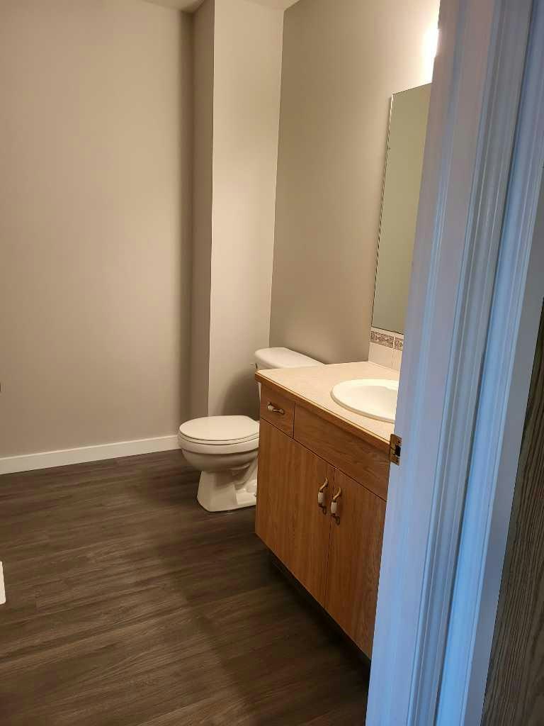 3-236 St. James Boulevard N, Lethbridge, AB, T1H 6R2 - 2