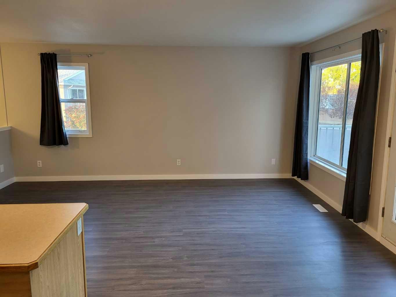 3-236 St. James Boulevard N, Lethbridge, AB, T1H 6R2 - 4