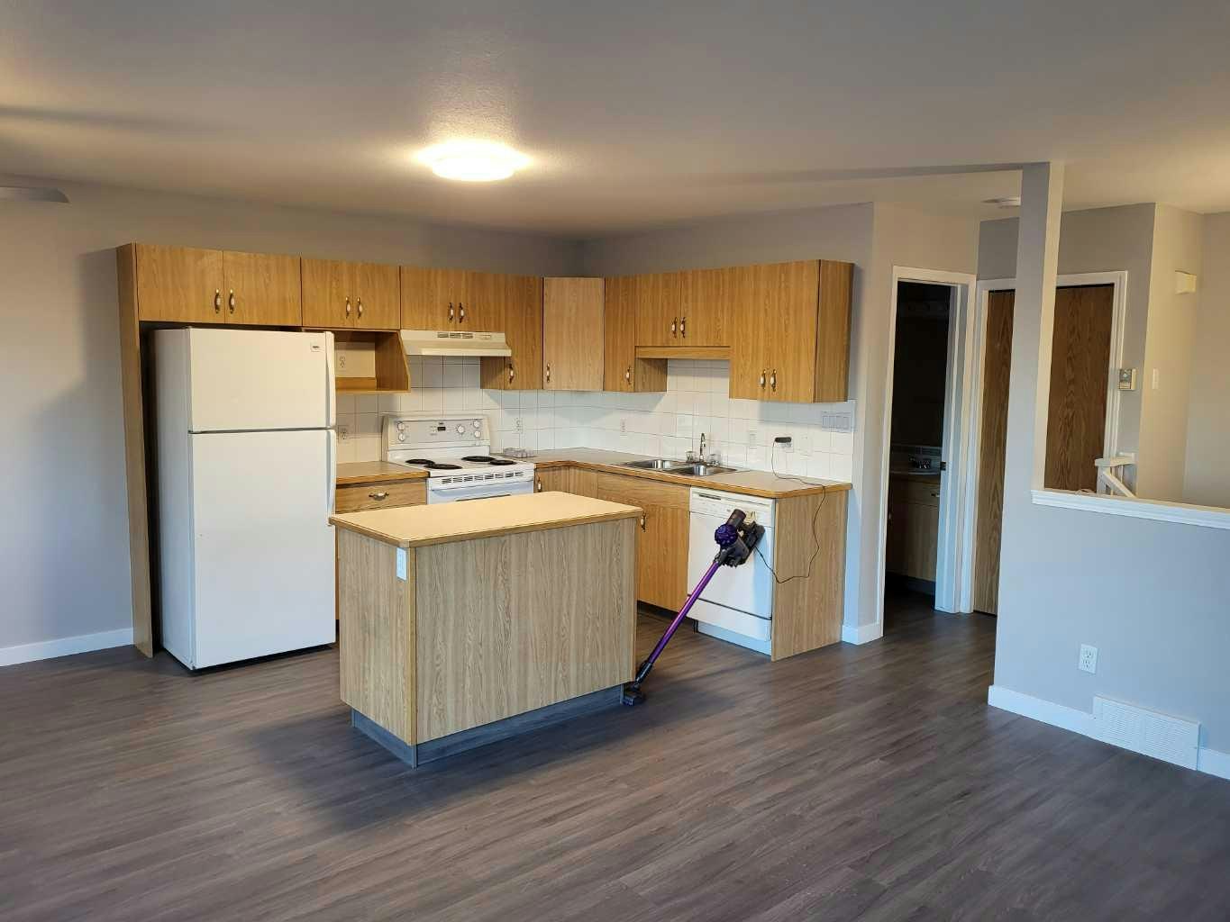 3-236 St. James Boulevard N, Lethbridge, AB, T1H 6R2 - 3