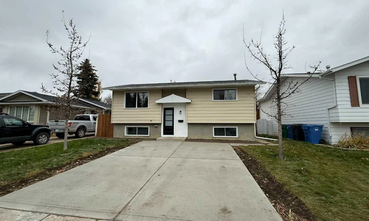 15 Laval Court W
