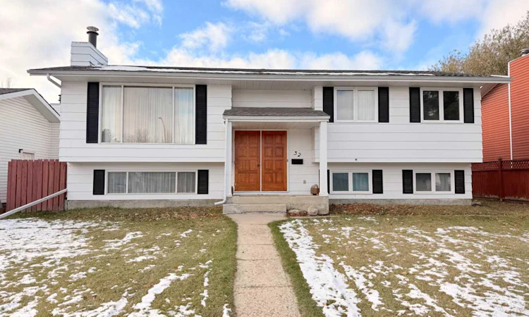 32 Asmundsen Avenue