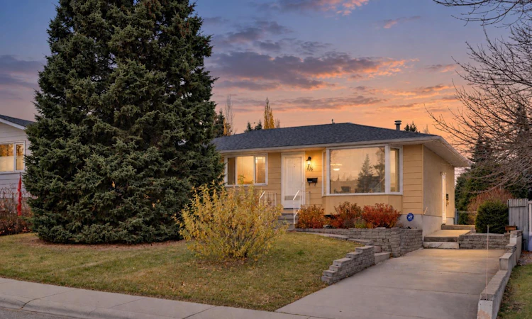 616 Hunts Crescent NW
