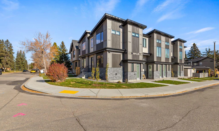 3542 43st, 4318,4320,4322 35 Avenue SW