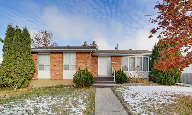 5036 35 Street Close