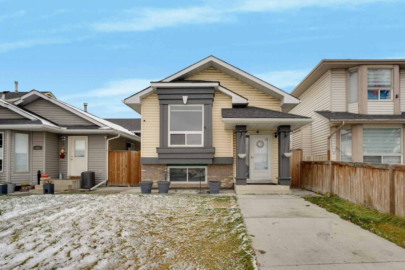 172 Martinwood Way NE, Calgary, AB, T3J 3H8