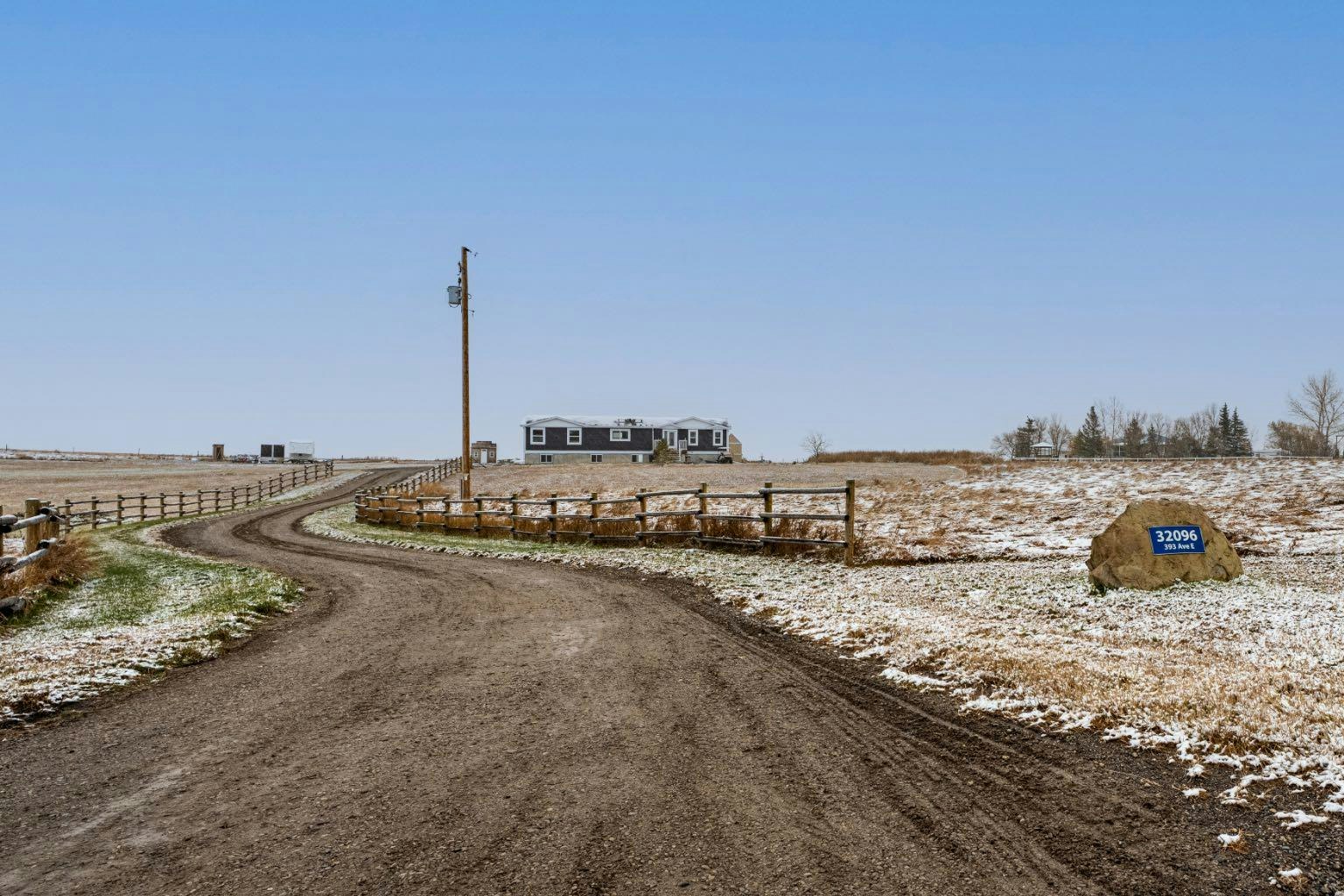 32096 393 Avenue E, Foothills County, AB, T1S 6C1