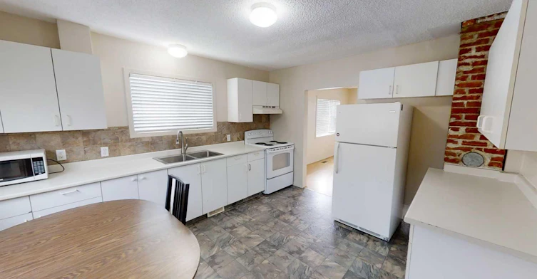 10102 109 Avenue, Grande Prairie, AB, T8V 1R9 - 4
