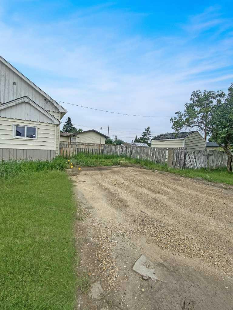 10102 109 Avenue, Grande Prairie, AB, T8V 1R9 - 3