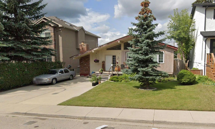 3811 44 Street SW