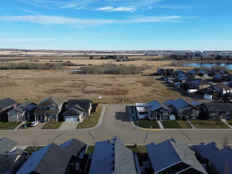 6760 Cedar Way, Innisfail, AB, T4G 0A5 - 2