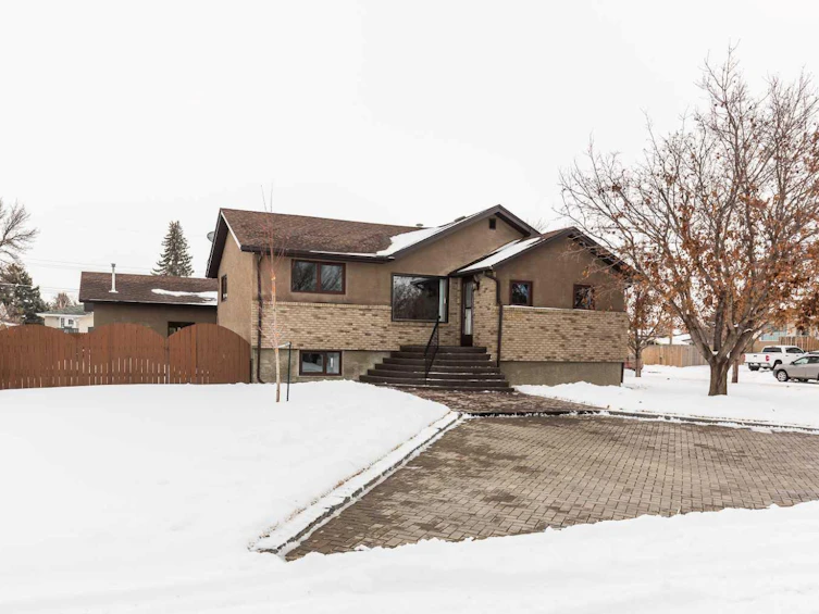 5204 42 Avenue, Taber, AB, T1G 1B3