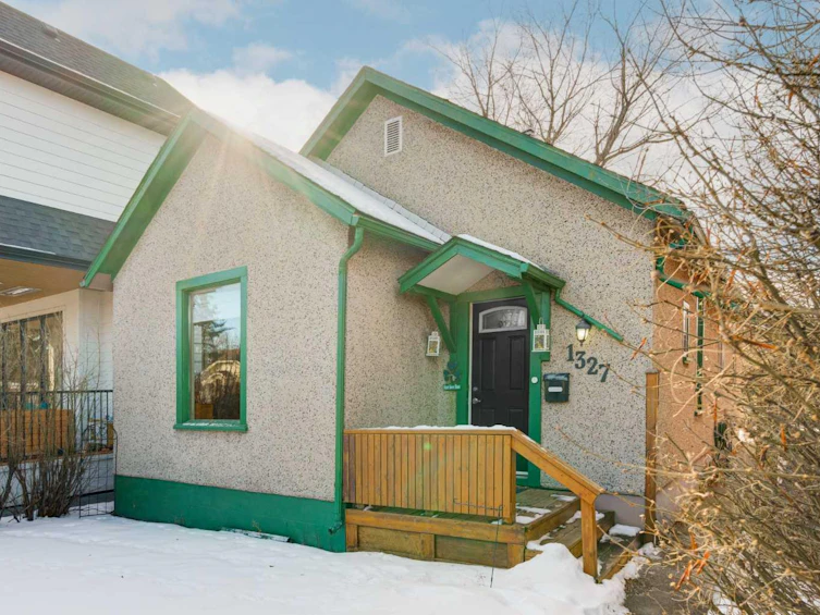 1327 10 Avenue SE, Calgary, AB, T2G 0W8
