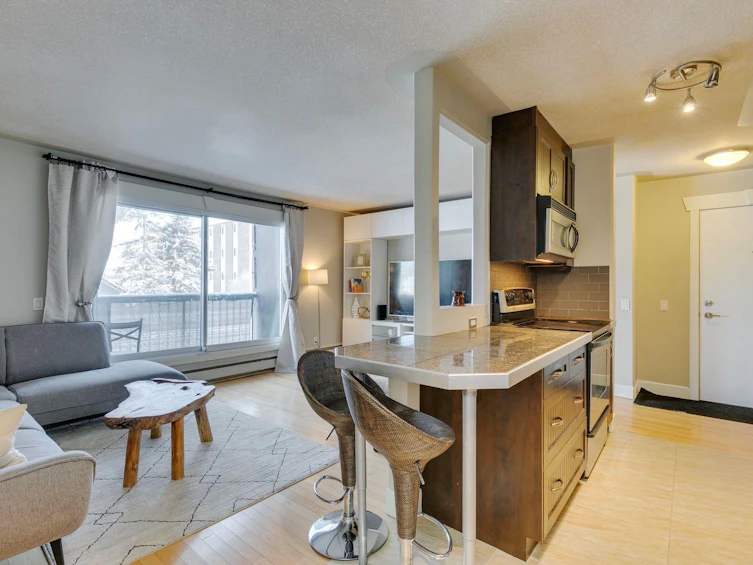 204-2417 17 Street SW, Calgary, AB, T2T 4M9