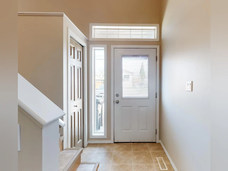 2-10016 103 Avenue, Grande Prairie, AB, T8V 1B6 - 2
