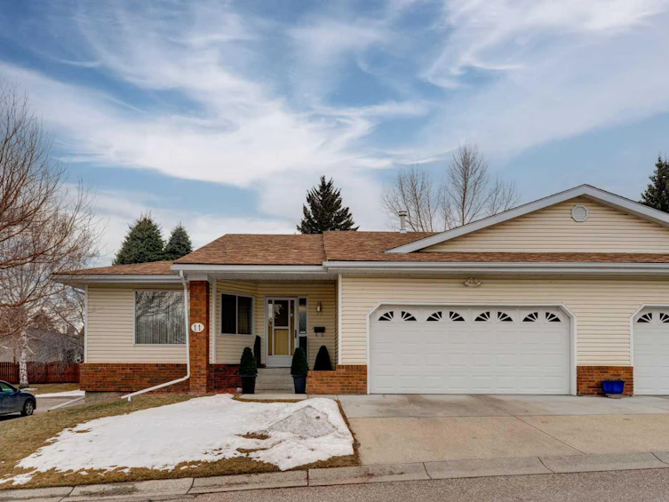 11 Vandoos Villas NW, Calgary, AB, T3A 4W3
