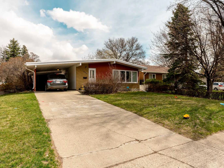 1009 17 Street N, Lethbridge, AB, T1H 3E3