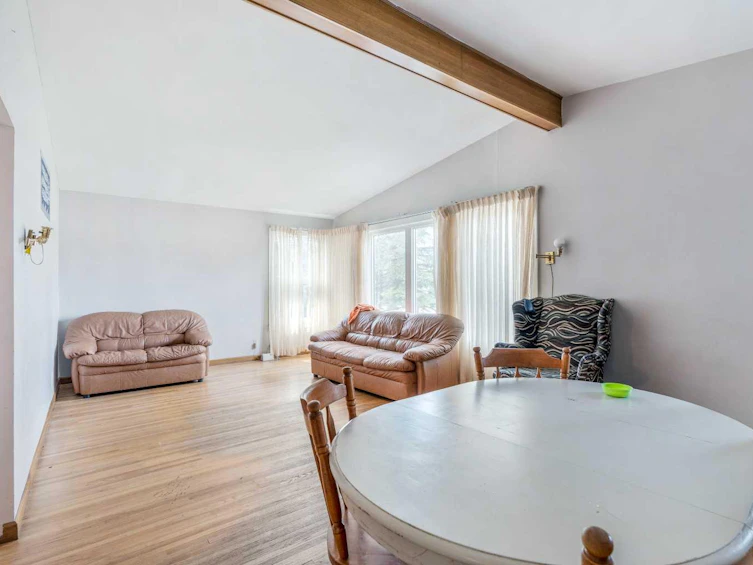 1009 17 Street N, Lethbridge, AB, T1H 3E3 - 3