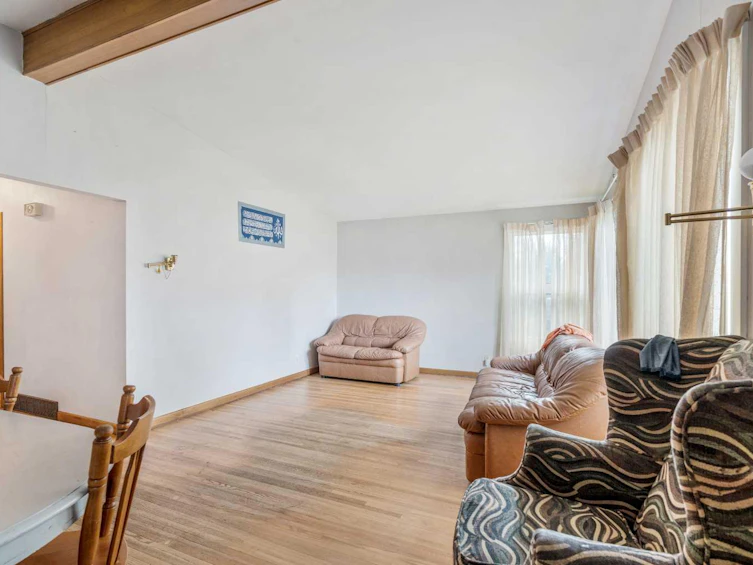 1009 17 Street N, Lethbridge, AB, T1H 3E3 - 4
