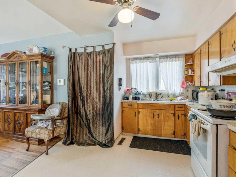 1009 17 Street N, Lethbridge, AB, T1H 3E3 - 7