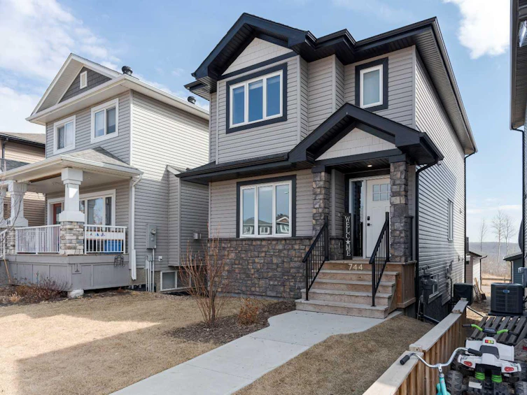 744 Athabasca Avenue, Fort Mcmurray, AB, T9J 1H7 - 3