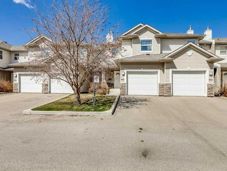 5023 Applevillage Court SE, Calgary, AB, T2A 7Z7