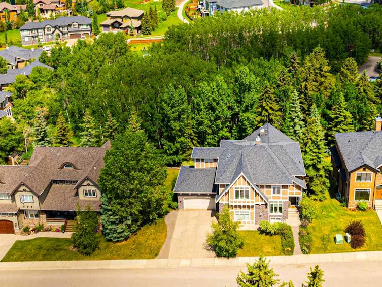 8 Spring Willow Place Southwest, Calgary, AB, T3H 5Z3