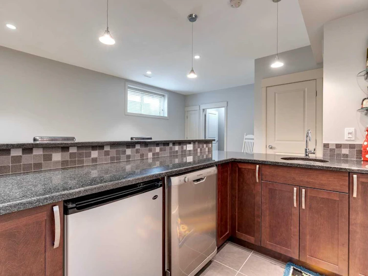 1410 26a Street SW, Calgary, AB, T3C 1K8 - 35