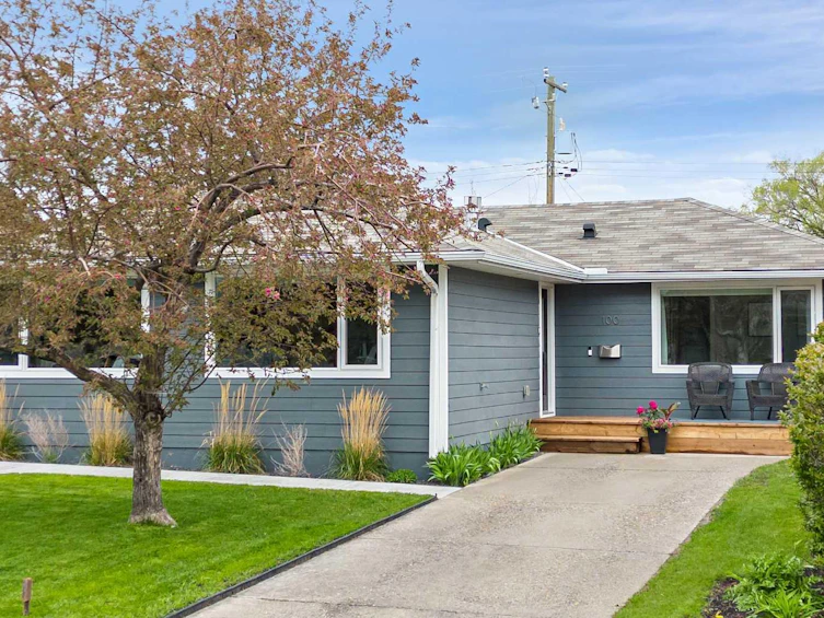 100 Westover Drive SW, Calgary, AB, T3C 2S6
