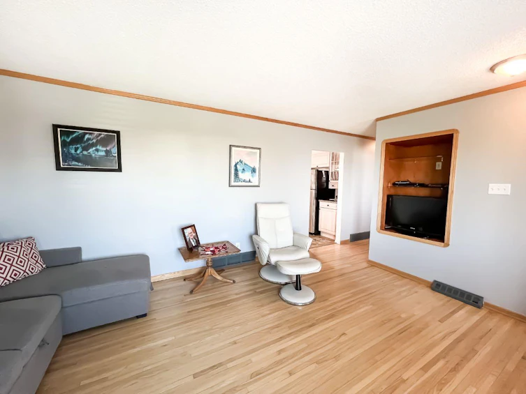 5111 52 Street, Smoky River M.D., AB, T0H 1S0 - 9