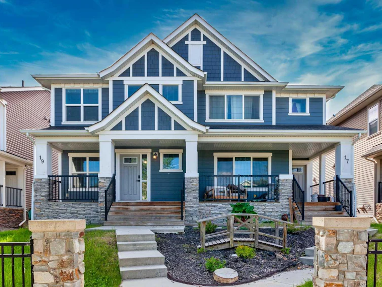 19 Legacy Gate SE, Calgary, AB, T2X 0W4