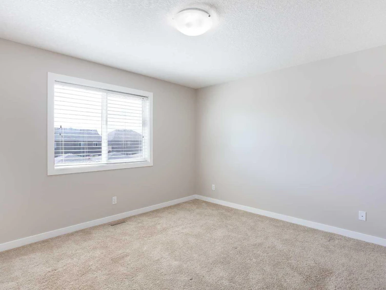 19 Legacy Gate SE, Calgary, AB, T2X 0W4 - 19