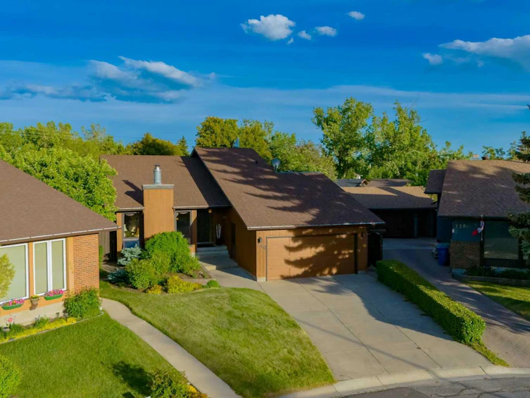 140 Deer Run Close SE, Calgary, AB, T2J 5P6