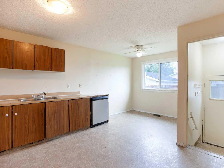 16 Castledale Gate NE, Calgary, AB, T3J 1X5 - 12