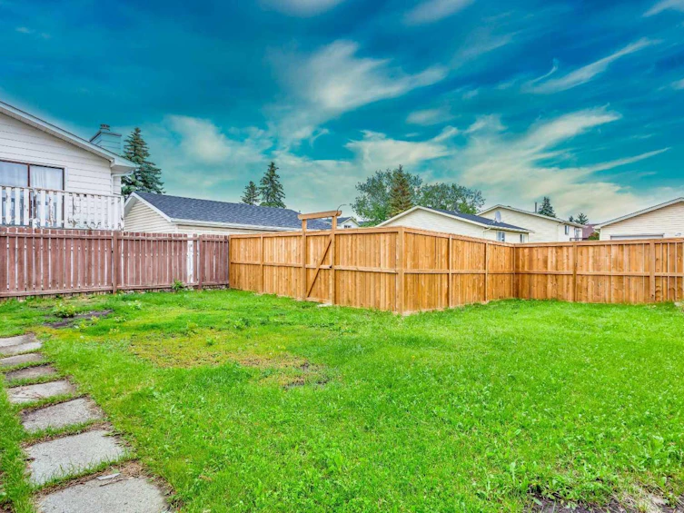 16 Castledale Gate NE, Calgary, AB, T3J 1X5 - 18