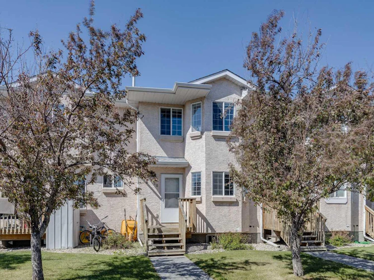 10-204 Strathaven Drive, Strathmore, AB, T1P 1P6
