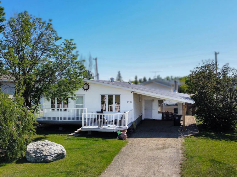 4905 4th Street, Smoky River M.D., AB, T0H 1G0
