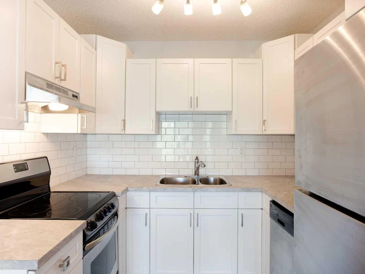 403C-5601 Dalton Drive NW, Calgary, AB, T3A 2E2 - 3