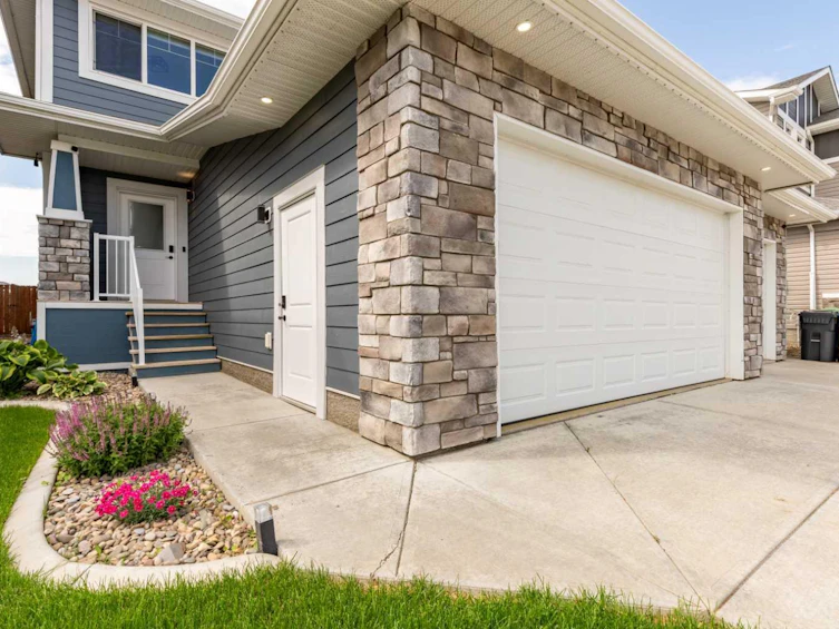 207 Westgate Drive, Coaldale, AB, T1M 1H1 - 2